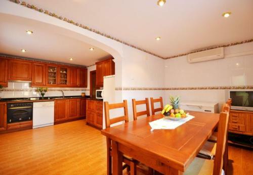 El Toro Villa Sleeps 8 With Pool Air Con And Wifi