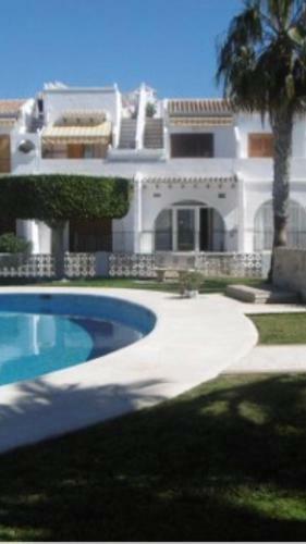 2-bed Apartment 10 Min Drive To The Beach!
