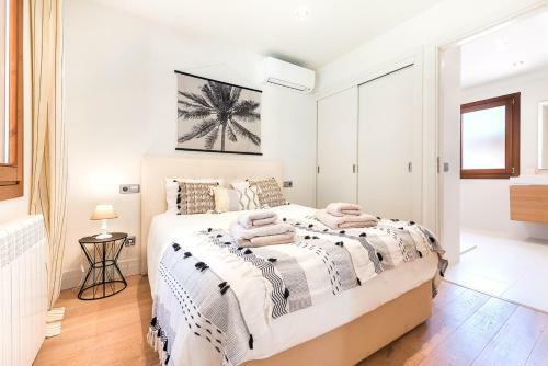 Es Mal Pas Villa Sleeps 10 With Pool And Air Con