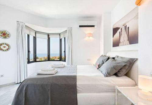 Cabopino Apartment Sleeps 4 Pool Air Con Wifi