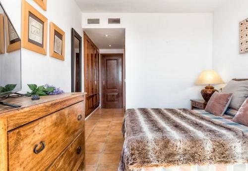 Cabopino Apartment Sleeps 4 Pool Air Con Wifi