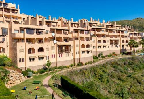 Cabopino Apartment Sleeps 4 Pool Air Con Wifi