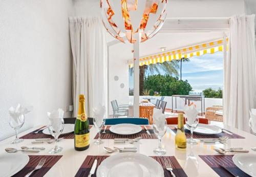 Cabopino Apartment Sleeps 6 Pool Air Con Wifi