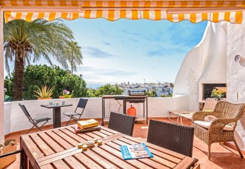 Cabopino Apartment Sleeps 6 Pool Air Con Wifi