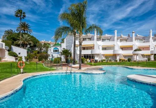 Cabopino Apartment Sleeps 6 Pool Air Con Wifi
