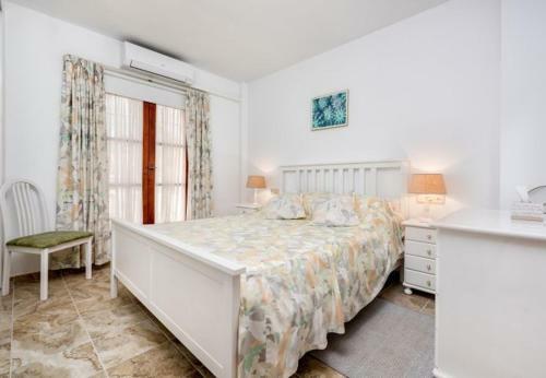 Cabopino Apartment Sleeps 4 Pool Air Con Wifi