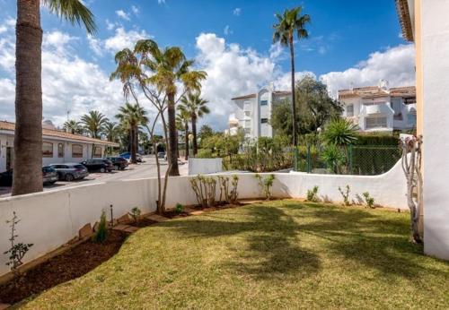 Cabopino Apartment Sleeps 4 Pool Air Con Wifi
