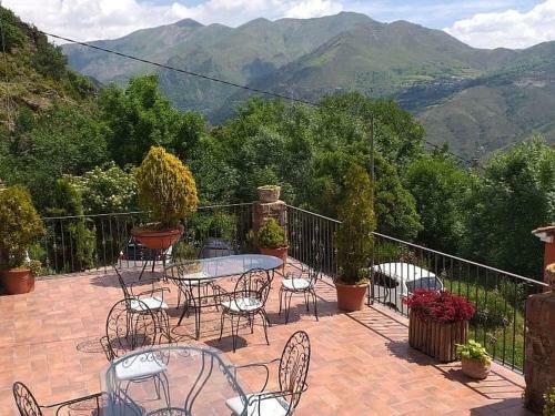 Mountain-view Apartment In Ardanu� With Garden