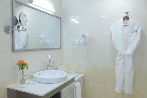 Desalegn Hotels And Resort