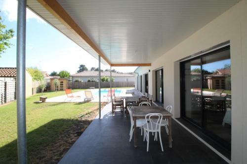 Nouveau : Villa 5 Chambres Avec Piscine