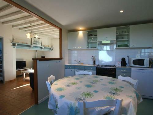 G�te Andoins, 3 Pi�ces, 4 Personnes - Fr-1-384-399