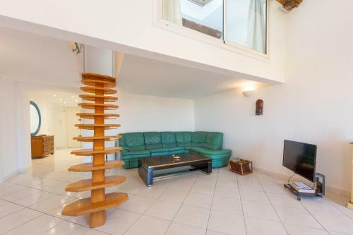 100m2 Duplex Apartment, Glimpse Of The Sea