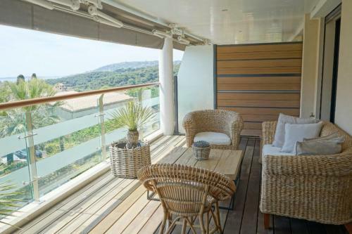 Beautiful Apartment With Swimming Pool In Antibes
