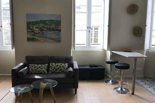 Guestready - Charming Apartment In Place de La Com�die