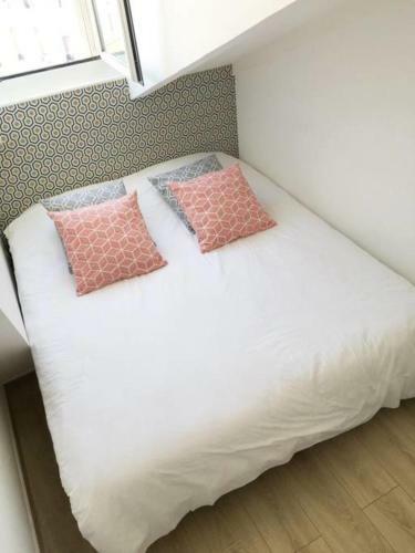 Charming 1 Bedroom Apartment Center