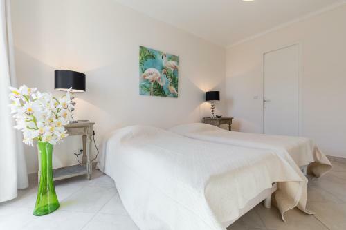 Cannes Apartment Sleeps 5 Air Con Wifi
