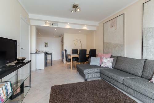 Cannes Apartment Sleeps 5 Air Con Wifi