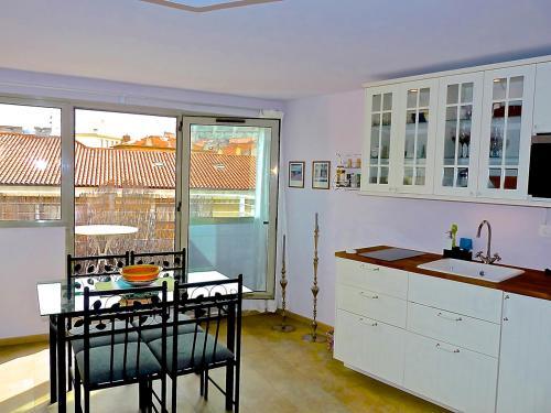Cannes Apartment Sleeps 7 Pool Air Con Wifi