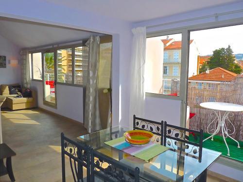 Cannes Apartment Sleeps 7 Pool Air Con Wifi