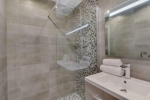 Apartamento Sea View Flat - Pool, Terrace, Parking By Guestready