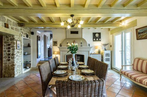 Stunning Property Between Alpilles And Luberon