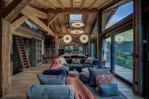 Big Rock Luxury 4/5br/4ba Apartment In Chamonix Centre
