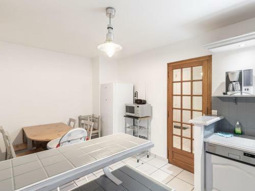 Tranquil Holiday Home In Englesqueville-la-percee With Garden