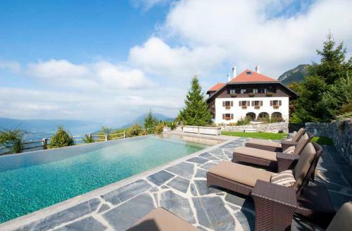 Faverges Villa Sleeps 15 Pool Wifi