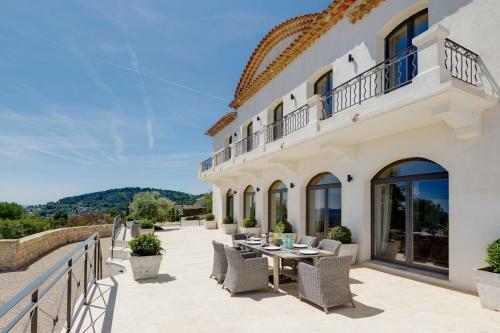 Grasse Villa Sleeps 8 With Pool And Air Con