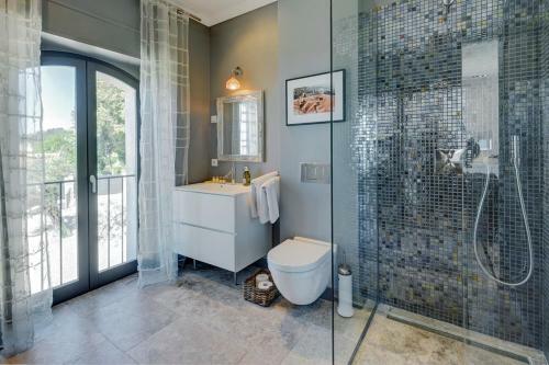 Grasse Villa Sleeps 8 With Pool And Air Con