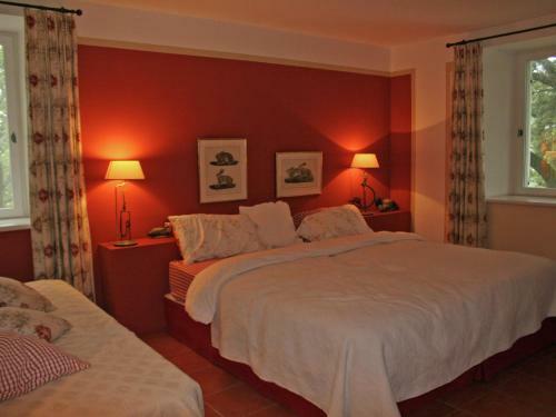 Spacious Mansion In Grignan With Swimming Pool