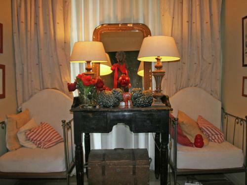 Spacious Mansion In Grignan With Swimming Pool