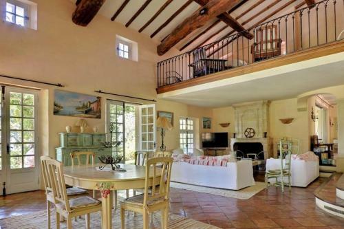 Splendid House On The Heights Of Grimaud