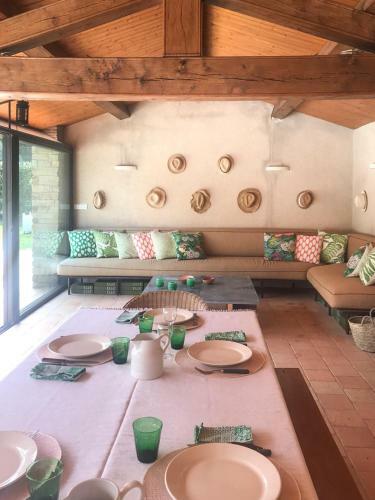 La Garnache Villa Sleeps 20 With Pool And Wifi