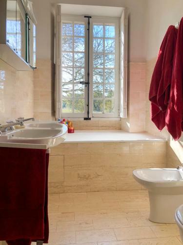 La Garnache Villa Sleeps 20 With Pool And Wifi
