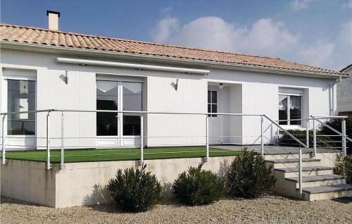 Nice Home In L'aiguillon Sur Mer W/ 2 Bedrooms