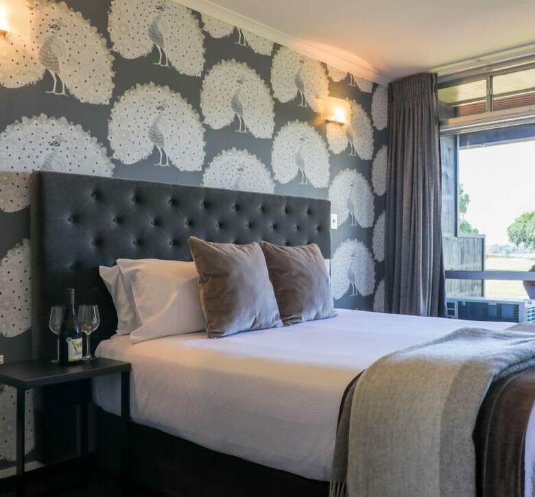 Suncourt Hotel & Conference Centre