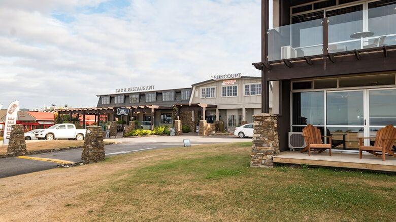 Suncourt Hotel & Conference Centre