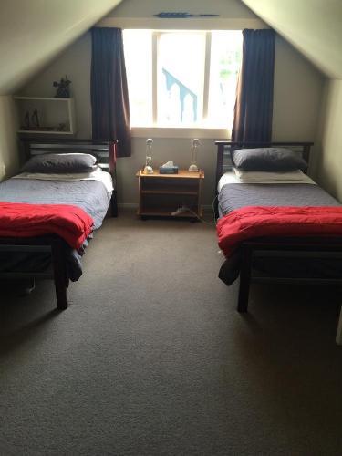 Hostal English Tudor House