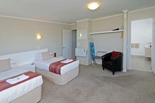 Airport Harbour View Motel