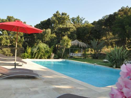 Captivating Villa In Le Plan-de-la-tour With Swimming Pool