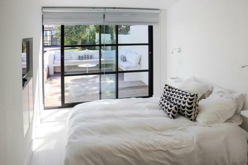 Les Portes-en-re Villa Sleeps 6 With Pool