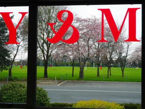 Bed & Breakfast M&y Airport Guest House (Red)