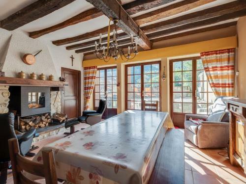 Timeless Holiday Home In Massaguel With Patio