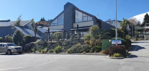 The Moorings Motel And Apartments