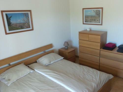 Cosy Villa In Montbrun-des-corbieres With Jacuzzi