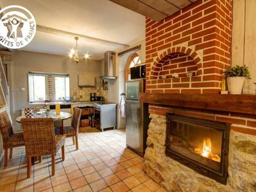 G�te Montbrison, 2 Pi�ces, 2 Personnes - Fr-1-496-158