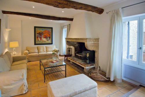 Montauroux Villa Sleeps 10 With Pool And Wifi