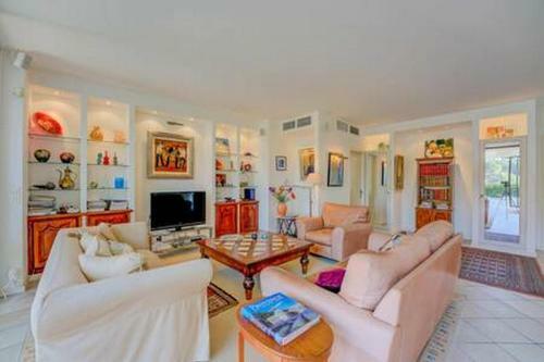 Apartamento Semiramis At Villa Laurie