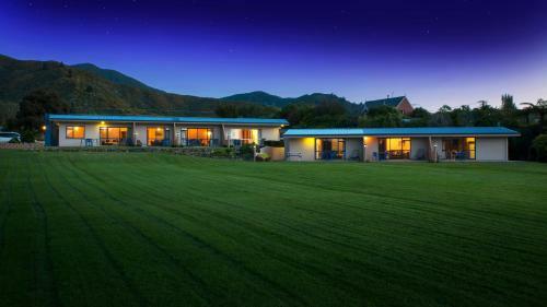 Bay Vista Waterfront Motel